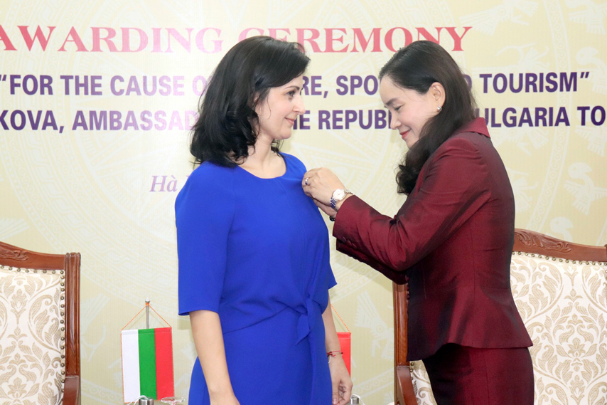 Dai Su Bungary Tai Viet Nam Nhan Ky Niem Chuong Vi Su Nghiep Van Hoa The Thao Va Du Lich 03