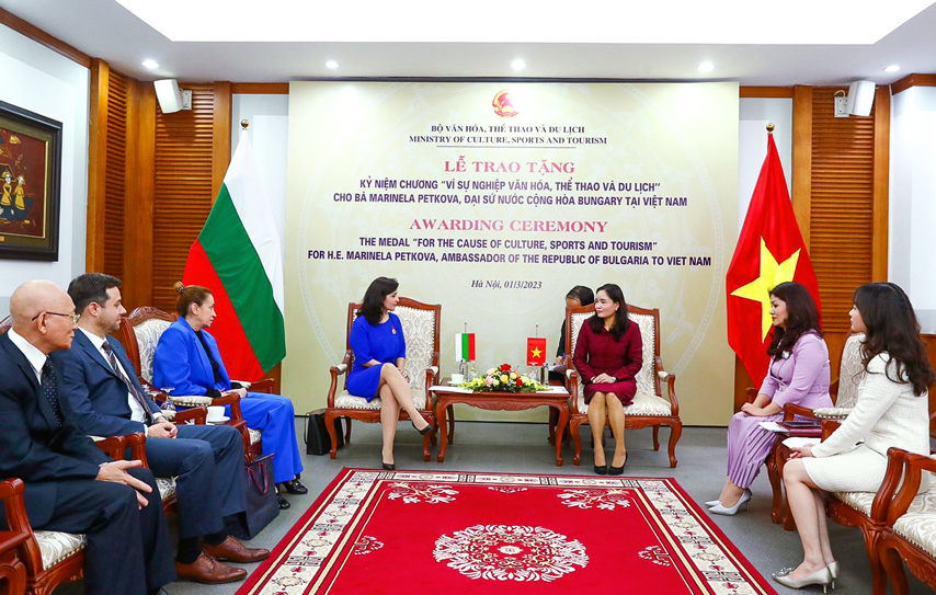 Dai Su Bungary Tai Viet Nam Nhan Ky Niem Chuong Vi Su Nghiep Van Hoa The Thao Va Du Lich 04