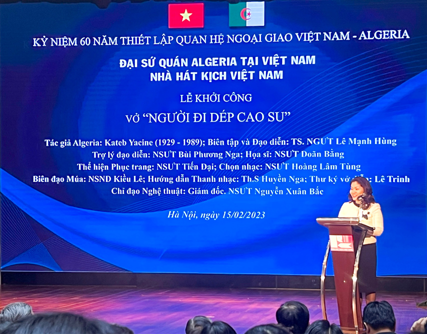 Khoi Cong Vo Kich Nguoi Di Dep Cao Su Bieu Tuong Tinh Huu Nghi Viet Nam Algeria 02