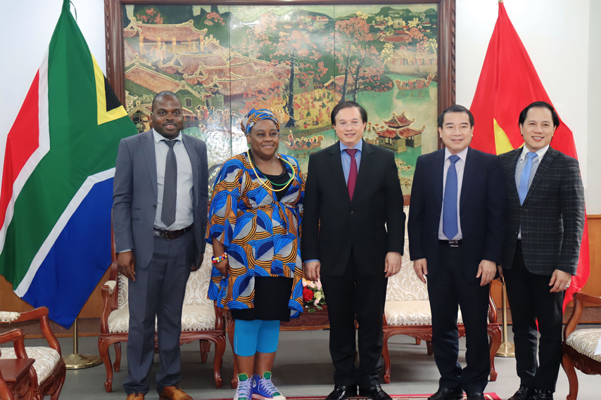 Viet Nam Nam Phi Nhieu Hoat Dong Van Hoa Ky Niem 30 Nam Thiet Lap Quan He Ngoai Giao 01