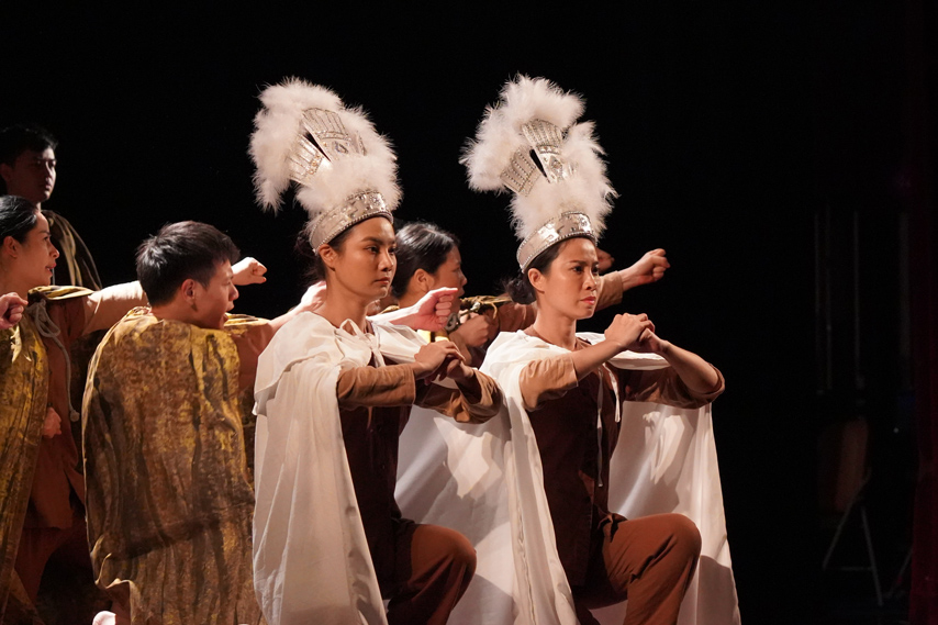 An Tuong Va Cam Xuc Voi Vo Kich Nguoi Di Dep Cao Su 06