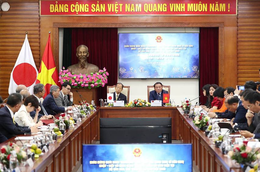 Bo Truong Nguyen Van Hung Tiep Chu Tich Lien Minh Nghi Si Huu Nghi Nhat Viet 01