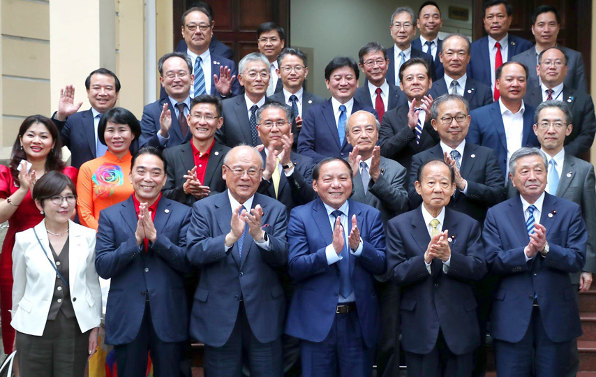 Bo Truong Nguyen Van Hung Tiep Chu Tich Lien Minh Nghi Si Huu Nghi Nhat Viet 07