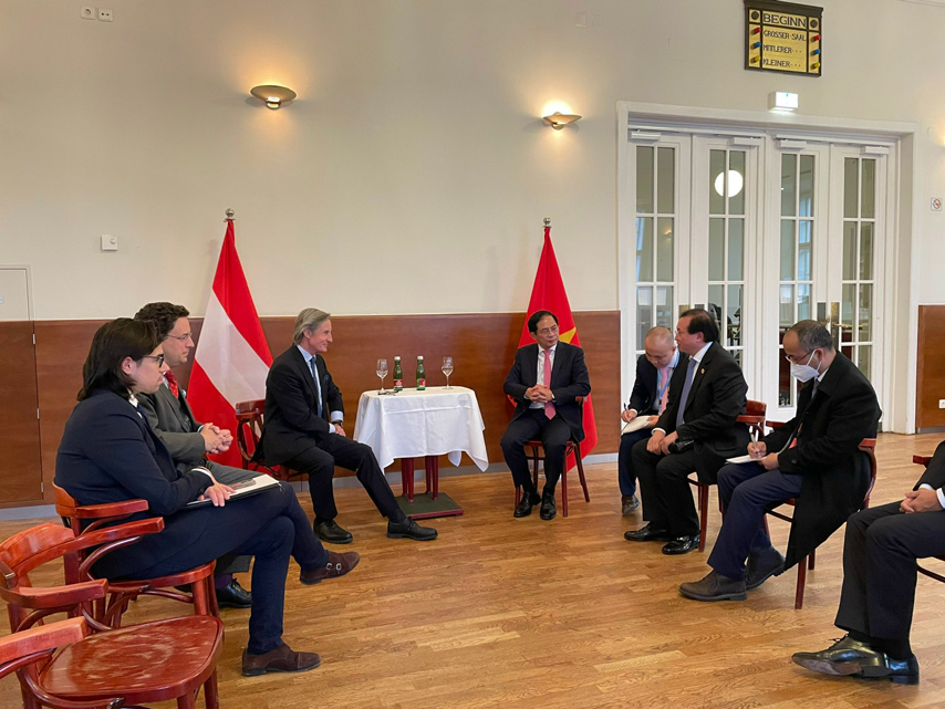 Hoa Nhac Ky Niem 50 Nam Vn Ao 05