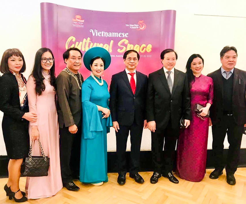 Hoa Nhac Ky Niem 50 Nam Vn Ao 10