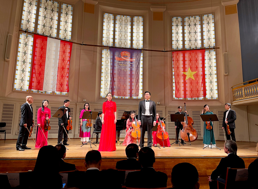 Hoa Nhac Ky Niem 50 Nam Vn Ao 11