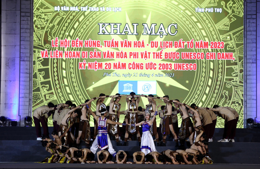 Khai Mac Le Hoi Den Hung 01