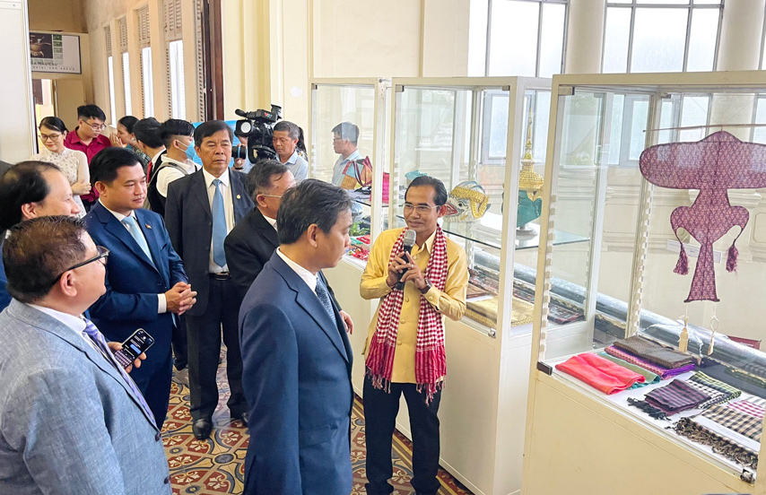 Khai Mạc Trien Lam Campuchia Vuong Quoc Van Hoa Tai Thanh Pho Ho Chi Minh 04