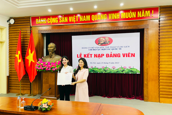 Le Ket Nap Dang Vien Moi Cua Chi Bo Cuc Hop Tac Quoc Te 02