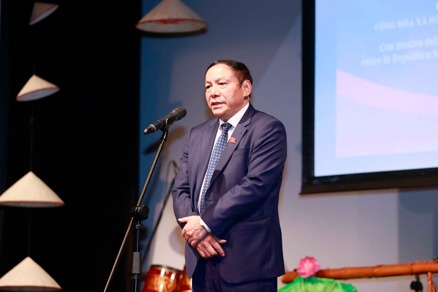 Sac Mau Van Hoa Viet Nam Toa Sang Tai Thu Do Montevideo Uruguay 03