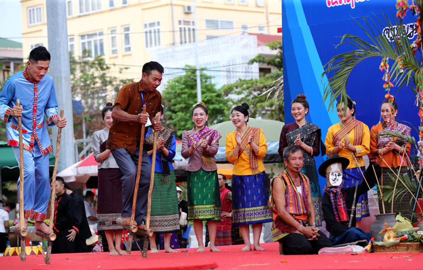 Tung Bung Khai Mac Ngay Hoi Giao Luu Van Hoa The Thao Va Du Lich Vung Bien Gioi Viet Nam Lao Lan Thu Iii Tai Tinh Dien Bien Nam 2022 06