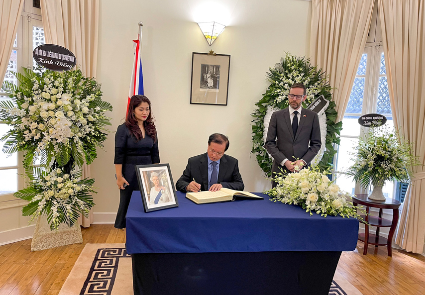 Viet So Tang Nu Hoang Anh 02