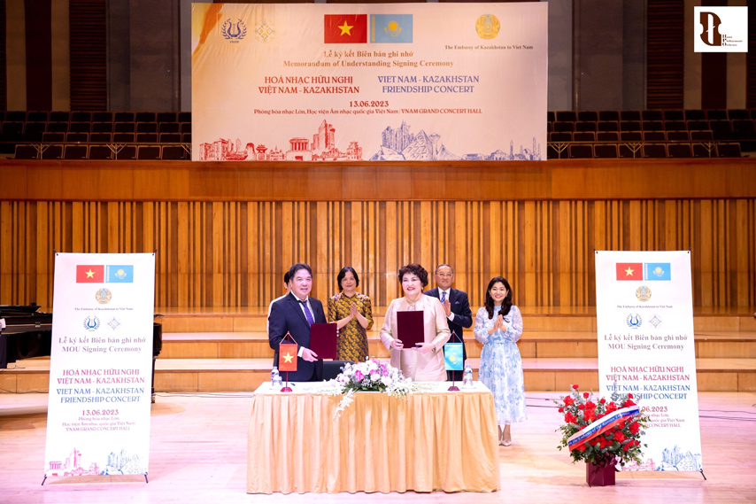 Hoa Nhac Huu Nghi Vn Kazakhstan 03