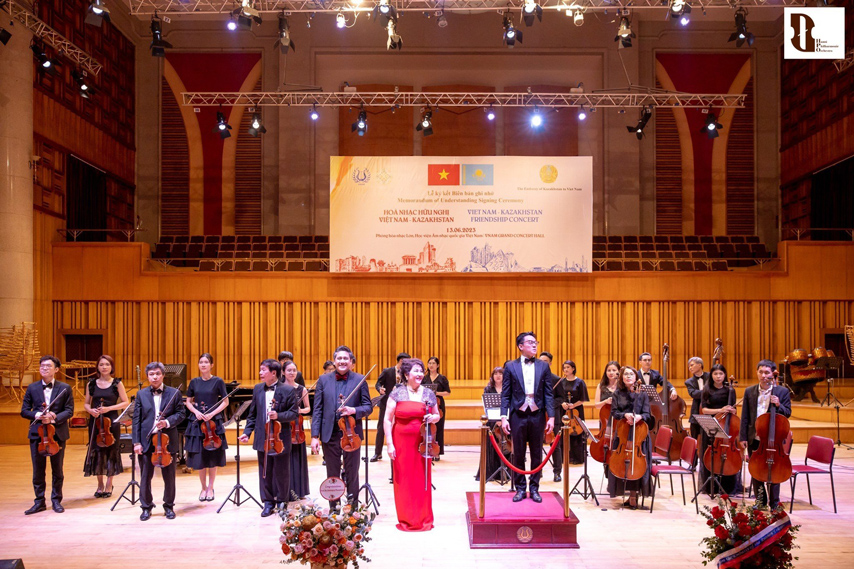 Hoa Nhac Huu Nghi Vn Kazakhstan 04