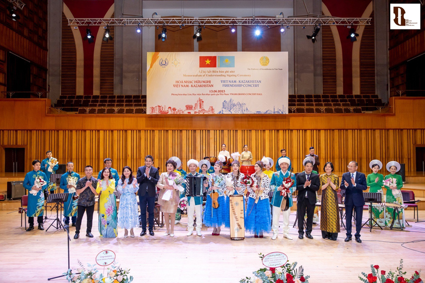 Hoa Nhac Huu Nghi Vn Kazakhstan 06