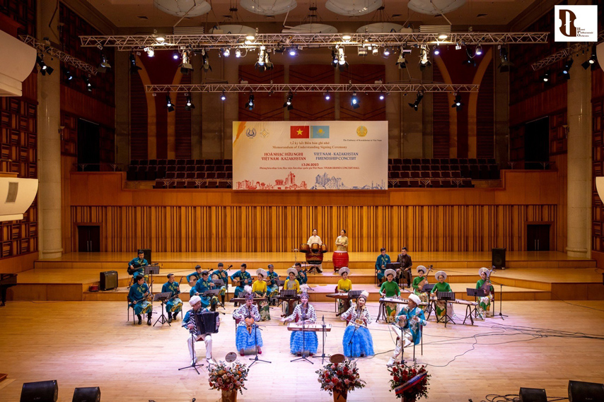 Hoa Nhac Huu Nghi Vn Kazakhstan 07
