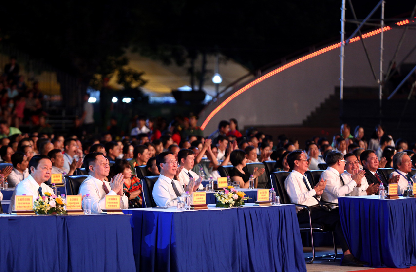 Le Don Bang Unesco Ghi Danh Nghe Thuat Lam Gom Cua Nguoi Cham 06