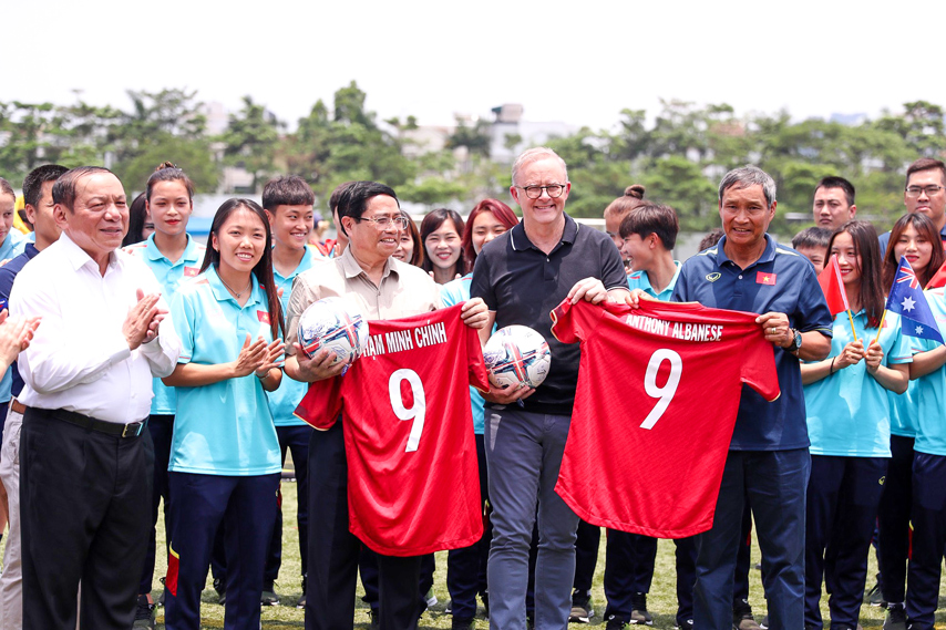 Thu Tuong Pmc Va Thu Tuong Uc Gap Giao Luu Voi 2 Doi Tuyen Bong Da Nu 03