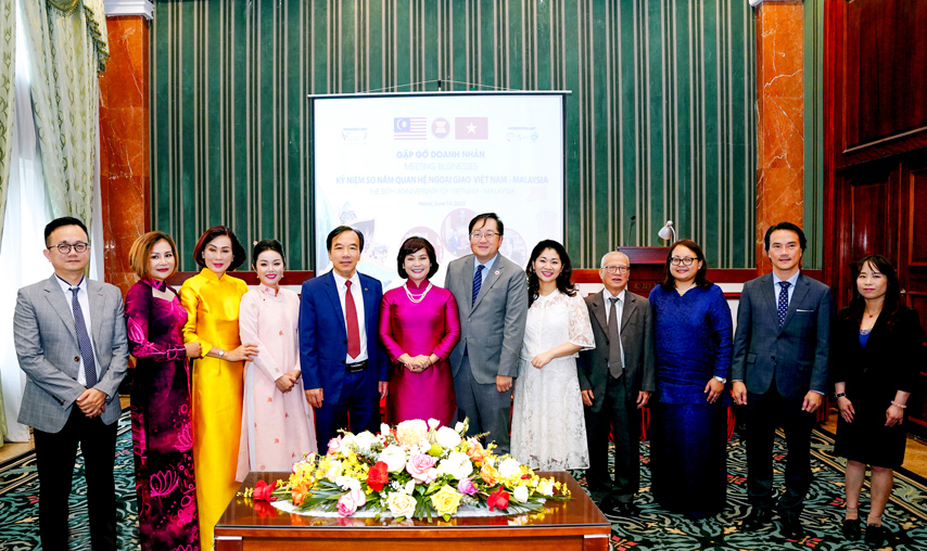 Hanh Trinh Vh Tm Vn Malay 01