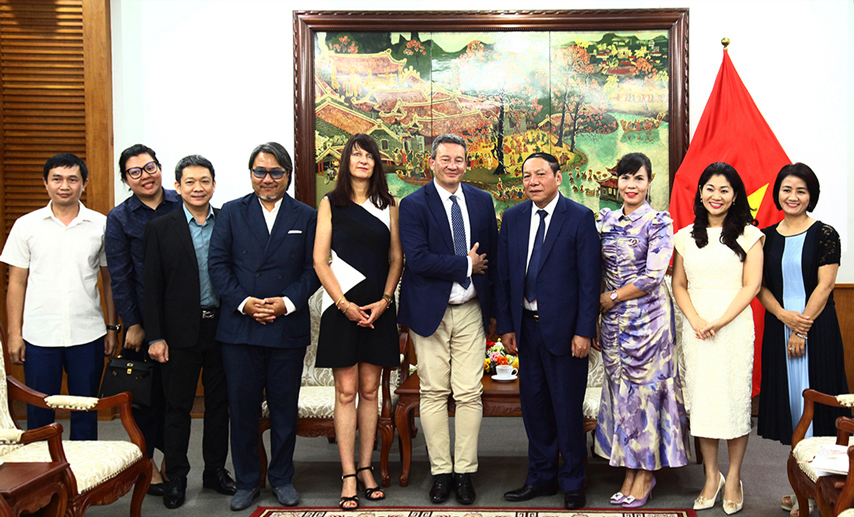 Tang Cuoi Hop Tac Linh Vuc Vhnt Vn Phap 03