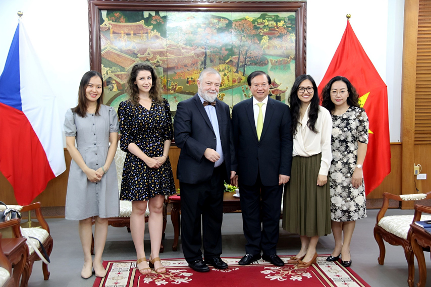 Vh Cau Noi Quan Trong Thuc Day Hop Tac Giua Vn Sec 04