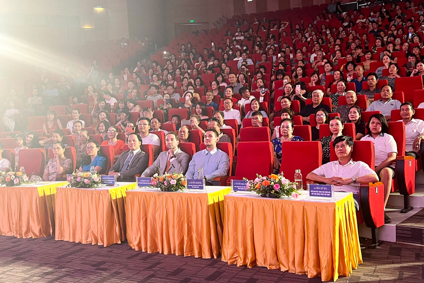 An Tuong Chuong Trinh Nghe Thuat Nga Tai Ha Long 01