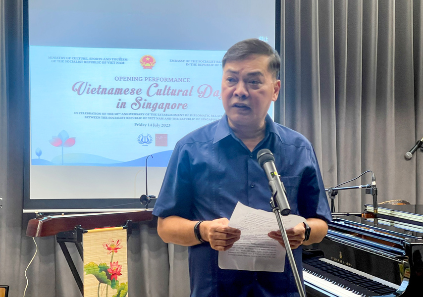 Cam Xuc Lang Dong Trong Chuong Trinh Bieu Dien Khai Mac Nhung Ngay Van Hoa Viet Nam Tai Singapore 01