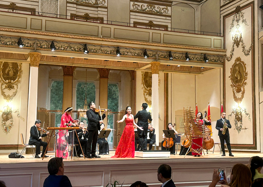 Chu Tich Nuoc Vo Van Thuong Am Nhac Gan Bo Nguoi Dan Viet Nam Va Ao 01