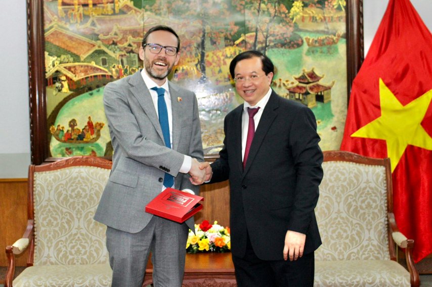 Trien Khai Cac Hoat Dong Van Hoa Ky Niem 50 Nam Thiet Lap Quan He Ngoai Giao Viet Nam Vuong Quoc Anh 03