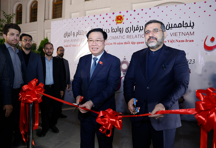 Van Hoa Viet Nam Tren Que Huong Cua Nhung Cau Chuyen Nghin Le Mot Dem 01