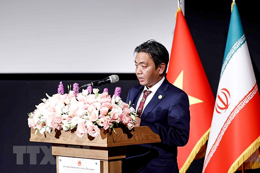 Van Hoa Viet Nam Tren Que Huong Cua Nhung Cau Chuyen Nghin Le Mot Dem 03