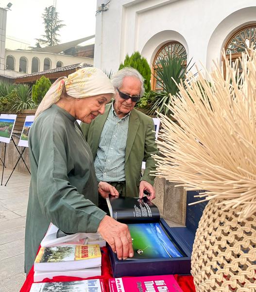 Van Hoa Viet Nam Tren Que Huong Cua Nhung Cau Chuyen Nghin Le Mot Dem 06