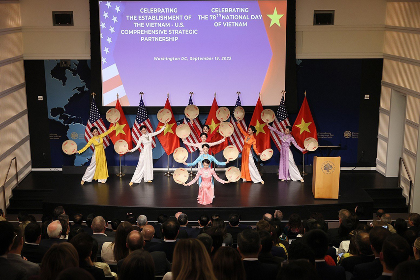 Chao Mung Ky Niem Quan He Doi Tac Chien Luoc Toan Dien Vn Usa 04