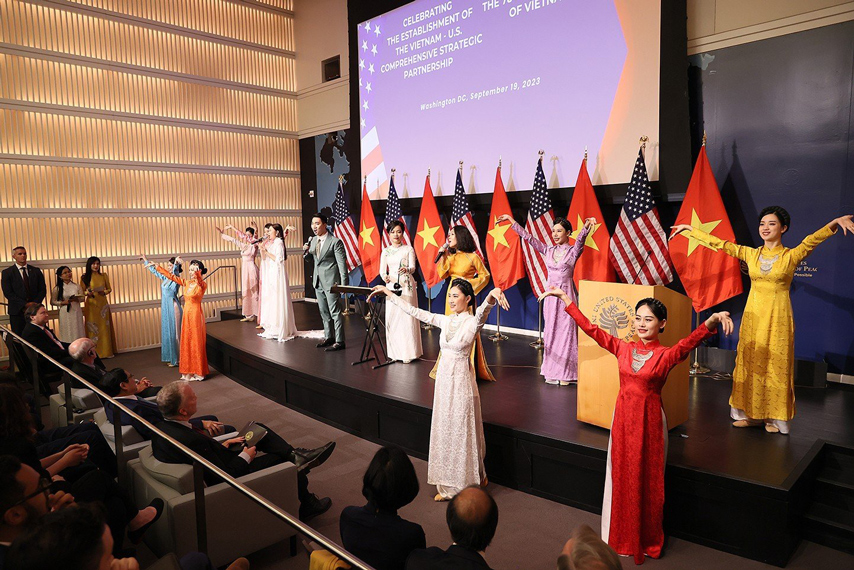 Chao Mung Ky Niem Quan He Doi Tac Chien Luoc Toan Dien Vn Usa 05a