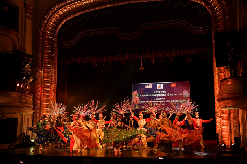 An Tuong Chuong Trinh Nghe Thuat Hoa Am Vang Ky Niem 50 Nam Quan He Ngoai Giao Viet Nam Malaysia 06