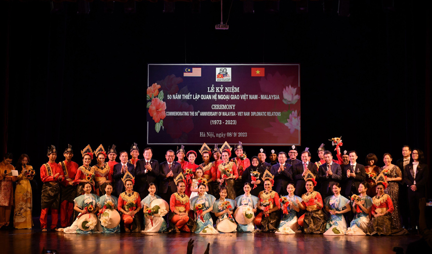 An Tuong Chuong Trinh Nghe Thuat Hoa Am Vang Ky Niem 50 Nam Quan He Ngoai Giao Viet Nam Malaysia 09