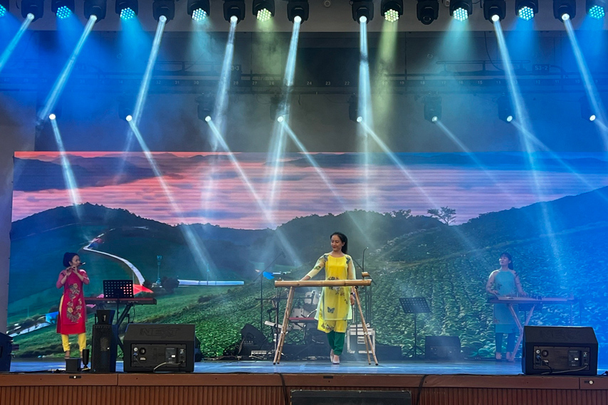 An Tuong Chtr Gioi Thieu Vn Dl Vn Trong Le Hoi Chung Ta La Mot 2023 Suwon 04