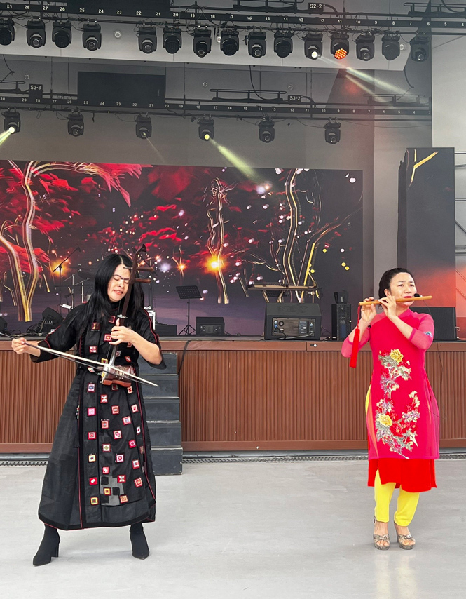 An Tuong Chtr Gioi Thieu Vn Dl Vn Trong Le Hoi Chung Ta La Mot 2023 Suwon 07