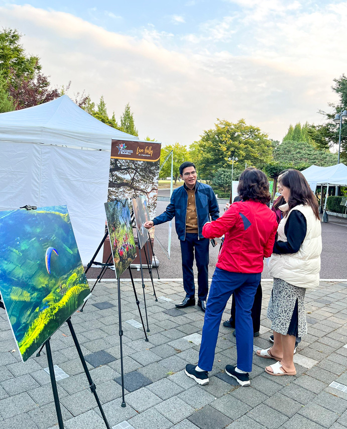 An Tuong Chtr Gioi Thieu Vn Dl Vn Trong Le Hoi Chung Ta La Mot 2023 Suwon 10