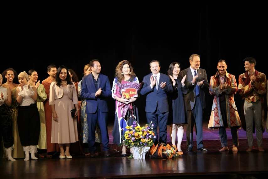 Ballet Duong Dai Y Gay An Tuong Vơi Khan Gia Thu Do 08