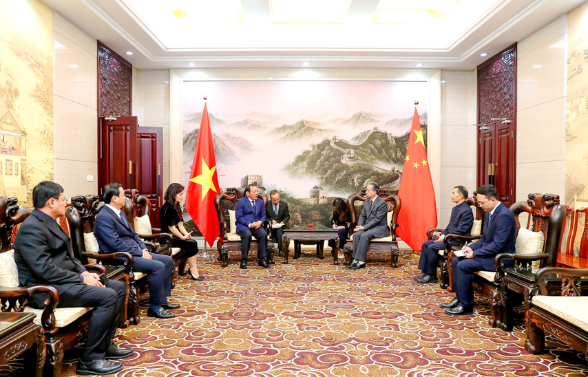 Bo Truong Bovhttdl Chia Buon Nguyen Tt Quoc Vu Vien Ly Khac Cuong 02