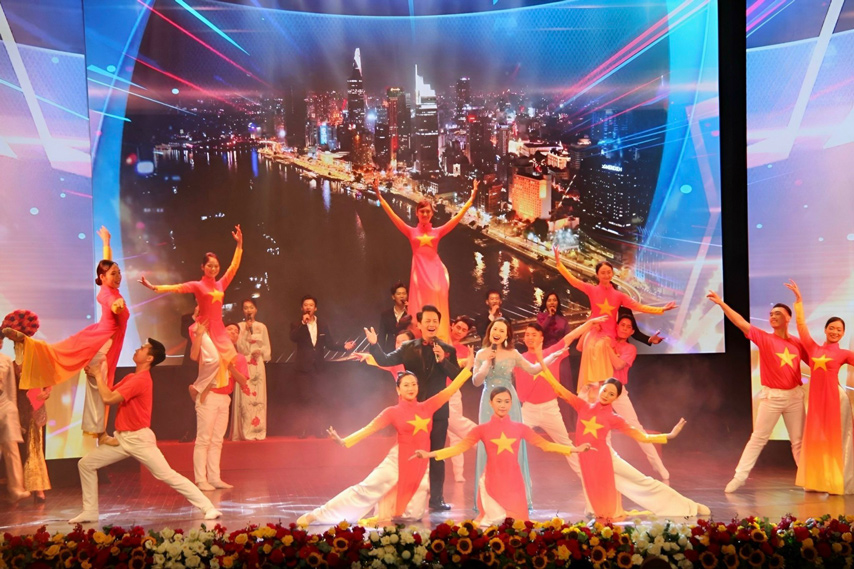 Chuong Tring Nghe Thuat Gan Ket Huu Nghi Vn Indonesia 03