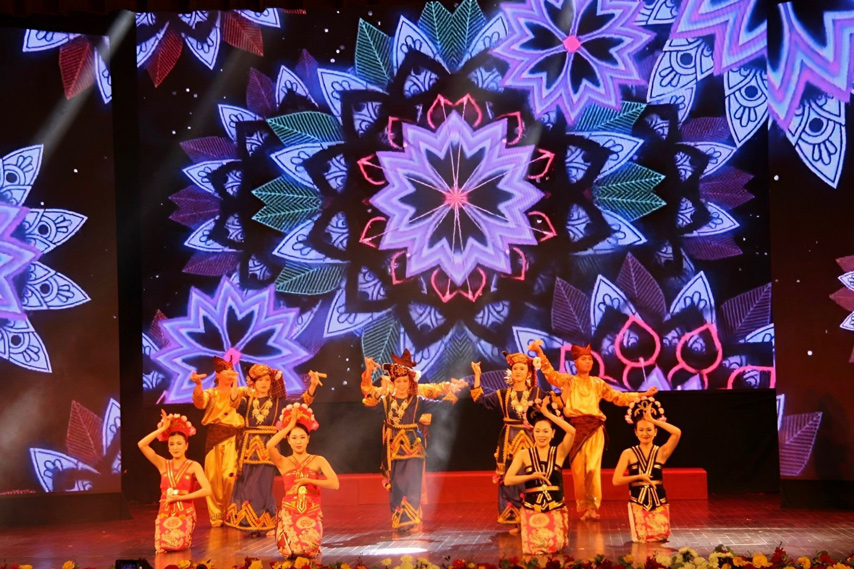 Chuong Tring Nghe Thuat Gan Ket Huu Nghi Vn Indonesia 04