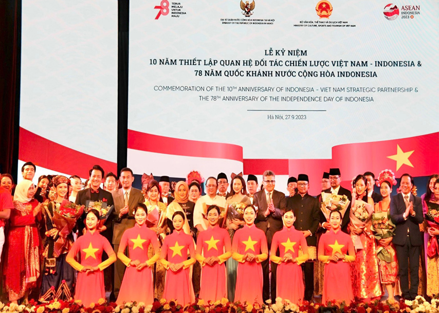 Chuong Tring Nghe Thuat Gan Ket Huu Nghi Vn Indonesia 07