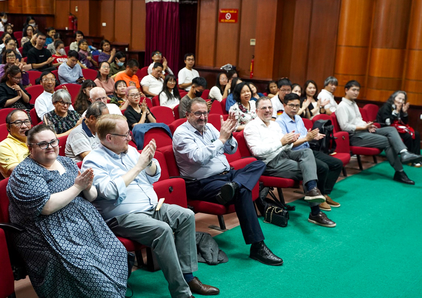 Lhp Tai Lieu Chau Au Vn Thong Diep Cai Thien Bat Binh Dang Gioi 01