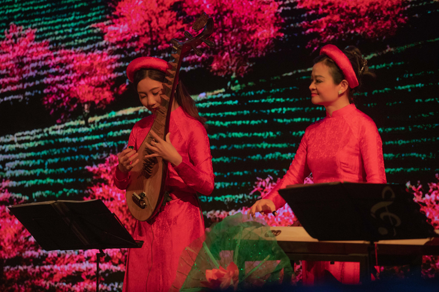 Nhung Sac Mau Vn Bung Sang Tren Que Huong Cua Vu Dieu Samba 03