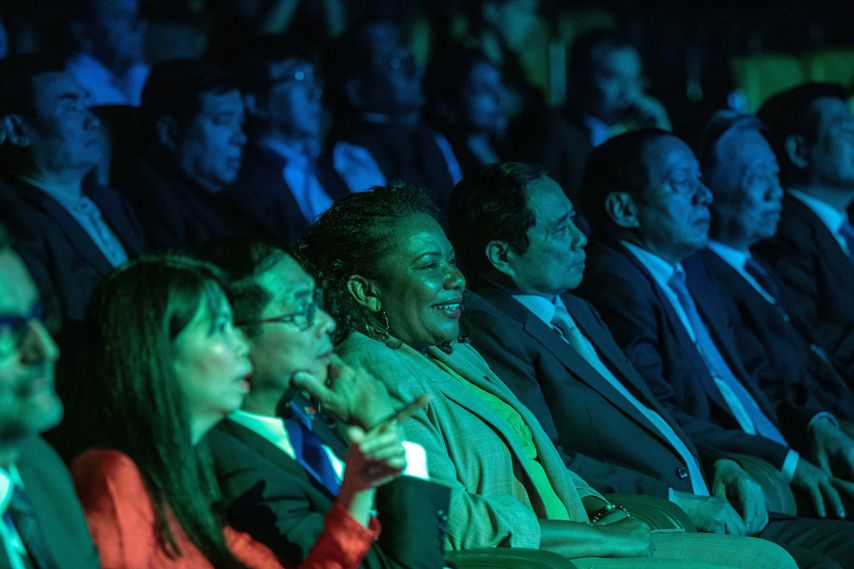 Nhung Sac Mau Vn Bung Sang Tren Que Huong Cua Vu Dieu Samba 05