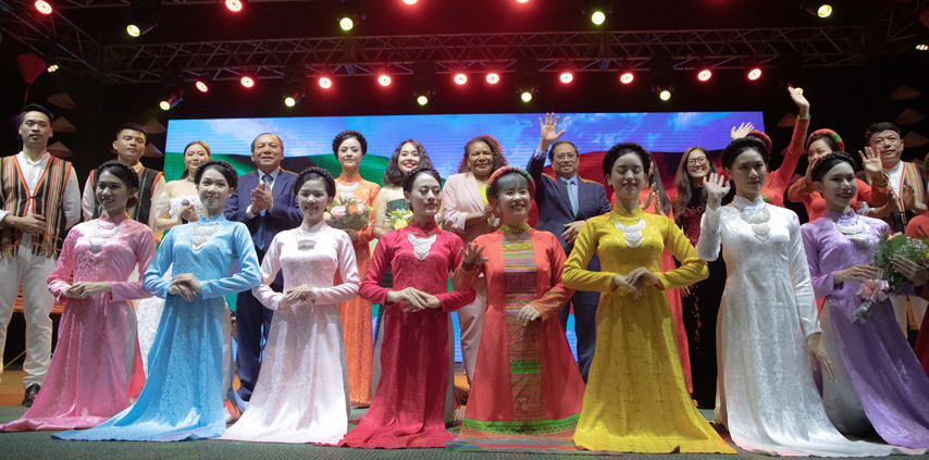 Nhung Sac Mau Vn Bung Sang Tren Que Huong Cua Vu Dieu Samba 07