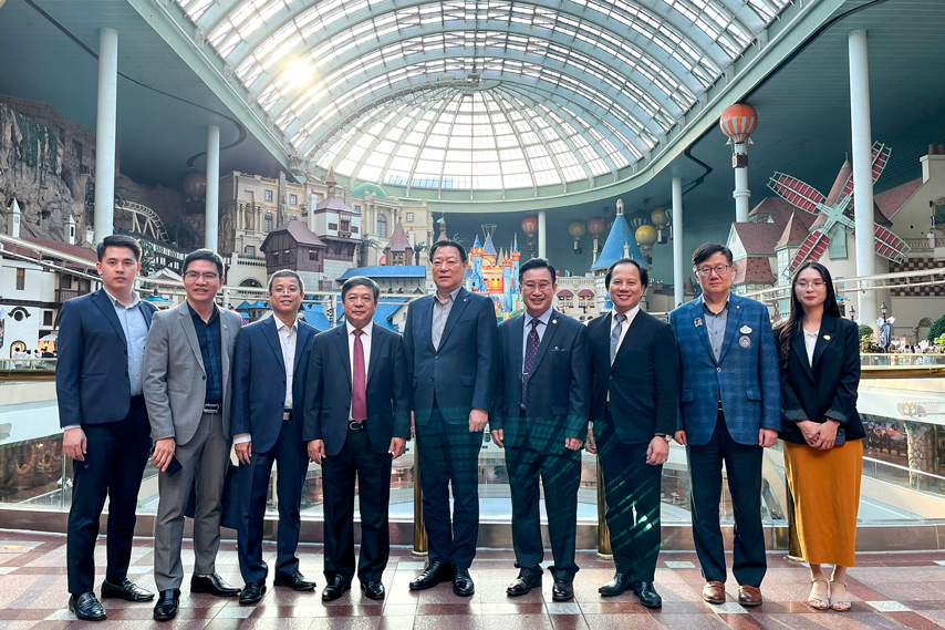 Sac Mau Vn Vn Toa Sang Tren San Khau Lotte World Tai Seoul 01