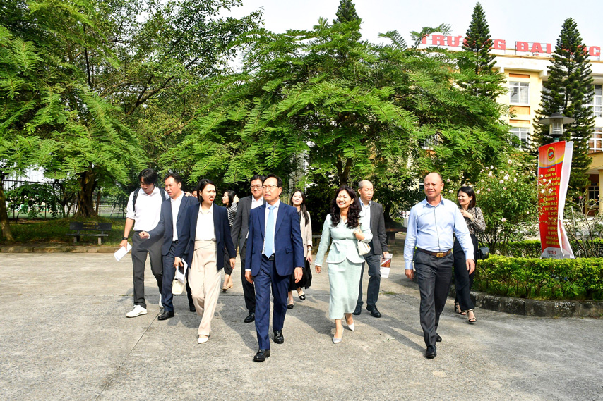 Samsung Trao Tang 80 Suat Hoc Bong Cho Sinh Vien Linh Vuc Van Hoa The Thao Va Du Lich 01